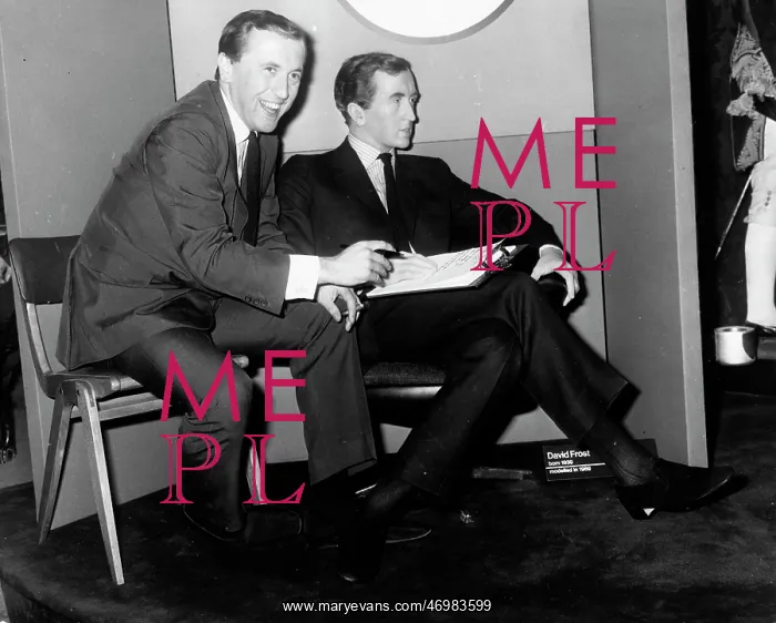 : David Frost with Tussaud's waxwork of himself : David Frost with Tussaud's waxwork of himself