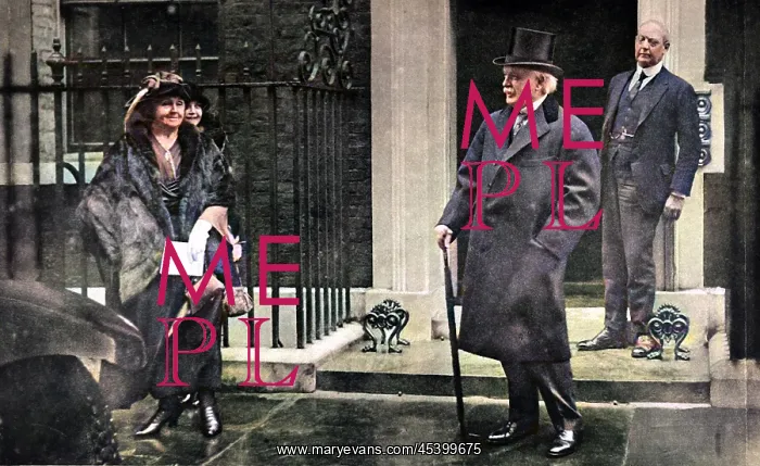 : David Lloyd George leaving Downing Street : David Lloyd George leaving Downing Street