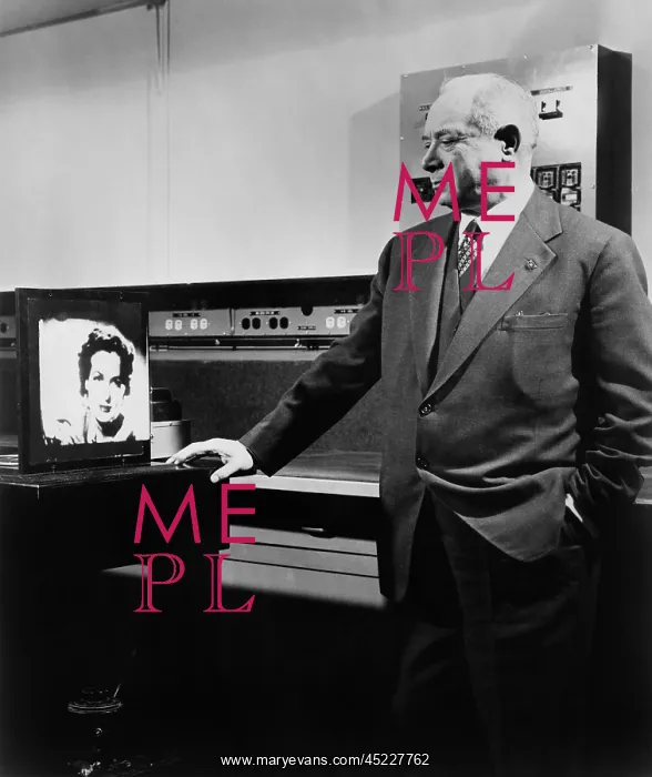 : David Sarnoff (1891-1971), watching a demonstration ? : David Sarnoff (1891-1971), watching a demonstration ?