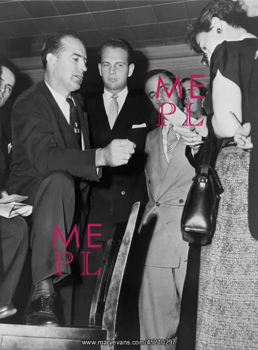 : David Schine, between colleague Roy Cohn ? : David Schine, between colleague Roy Cohn ?
