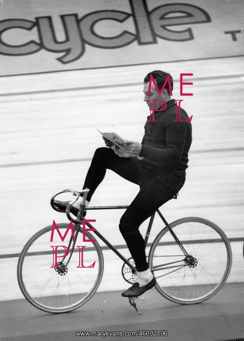 : Six day cycle race in Wembley : Six day cycle race in Wembley