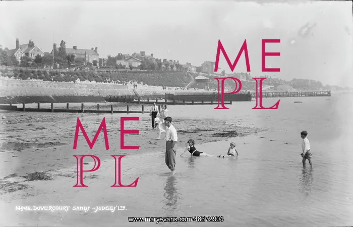 : A Day at Dovercourt Sands : A Day at Dovercourt Sands