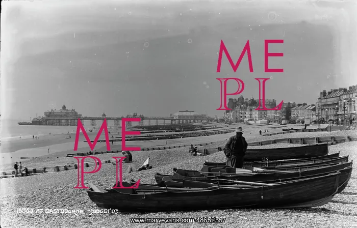 : A Day at Eastbourne Beach : A Day at Eastbourne Beach