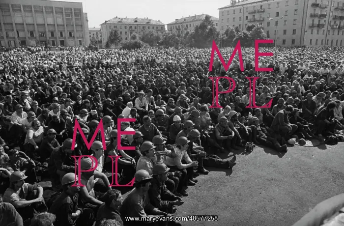 : Many day-long miners strike in Mezhdurechensk : Many day-long miners strike in Mezhdurechensk