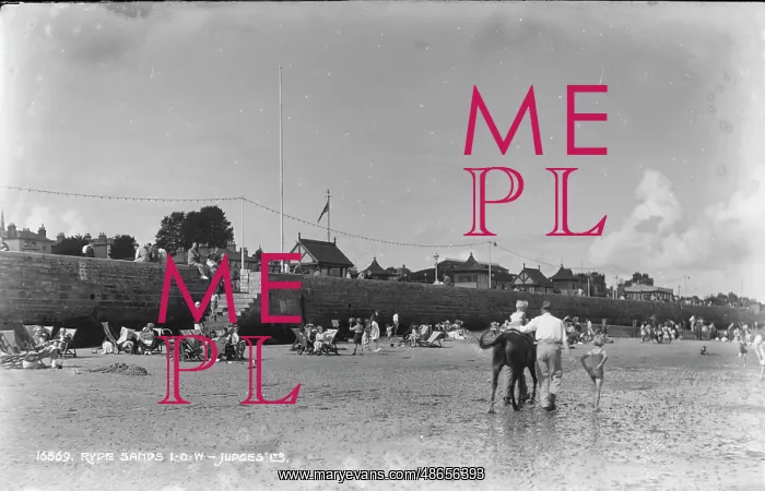 : A Day at Ryde Sands : A Day at Ryde Sands