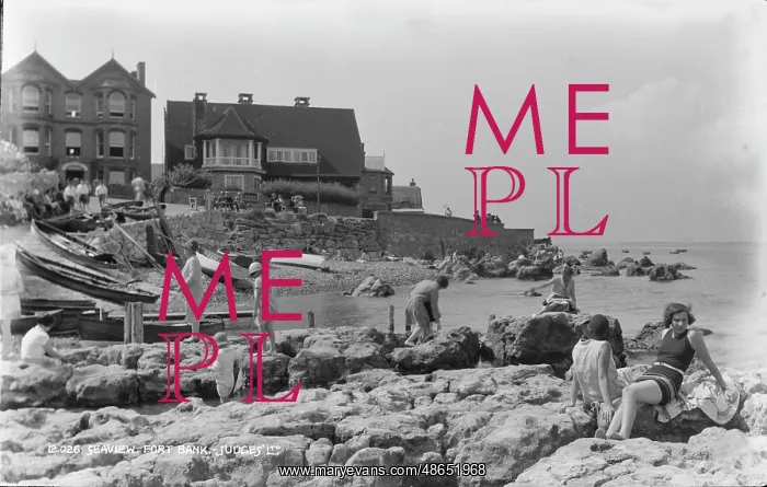 : A Day at the Seaside : A Day at the Seaside