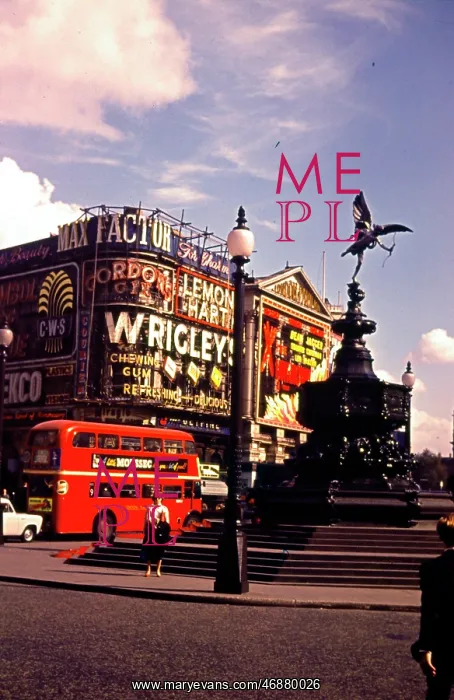 : Daytime scene in Piccadilly Circus, London : Daytime scene in Piccadilly Circus, London