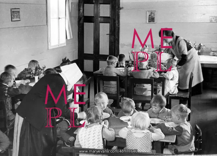 : Deaconesses at work, 1935 : Deaconesses at work, 1935