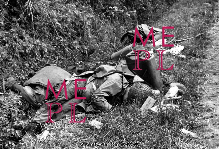 : Three dead U.S. Airborne troops in a ditch near : Three dead U.S. Airborne troops in a ditch near