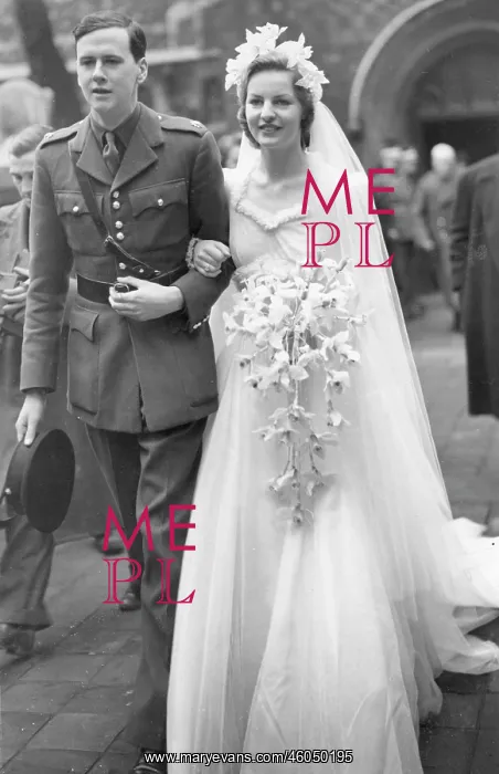 : Deborah Mitford marries Andrew Cavendish : Deborah Mitford marries Andrew Cavendish