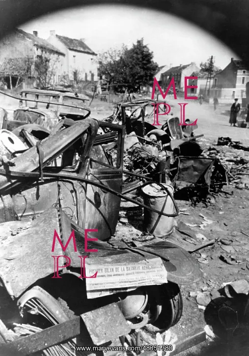 : Debris of a French column, 1940 : Debris of a French column, 1940