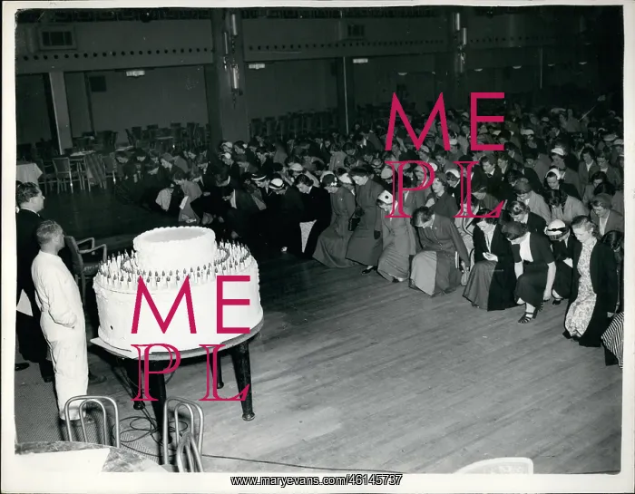 : Debutantes rehearsing with huge cake : Debutantes rehearsing with huge cake