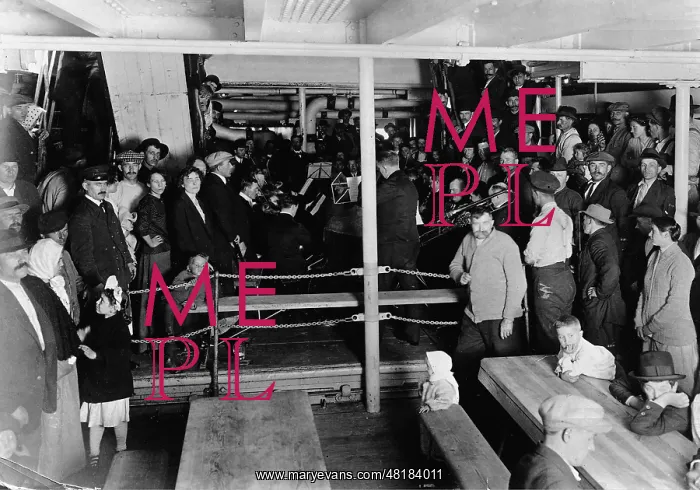: Between deck passengers on board of the Vaterland : Between deck passengers on board of the Vaterland