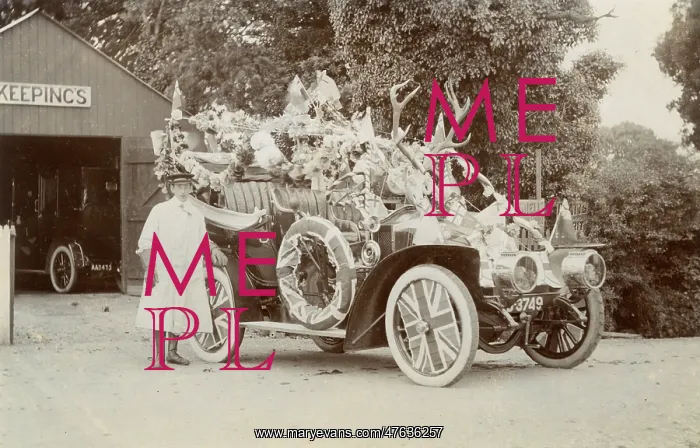 : Decorated car, Keeping's Garage, New Milton, Hampshire : Decorated car, Keeping's Garage, New Milton, Hampshire