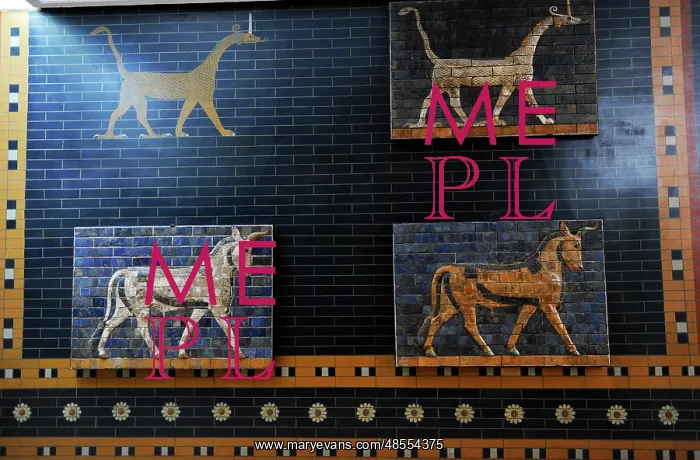 : Decoration with aurochs and dragons in the Ishtar Gate. 6th : Decoration with aurochs and dragons in the Ishtar Gate. 6th