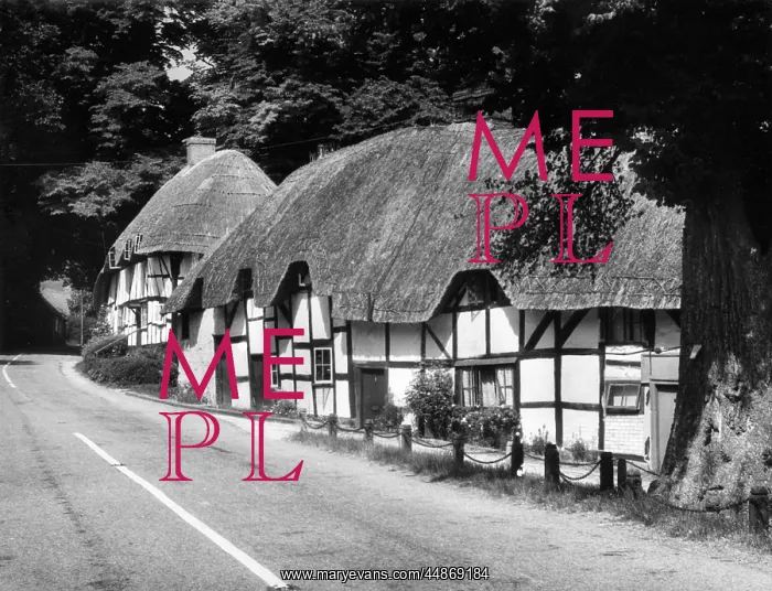 : DEEP THATCHED COTTAGES