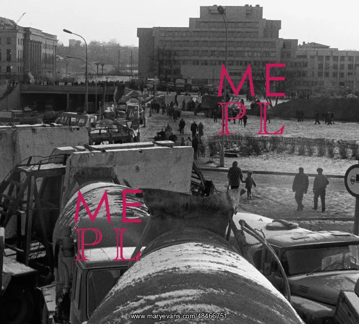 : Defensive installation in Vilnius, 1991 : Defensive installation in Vilnius, 1991