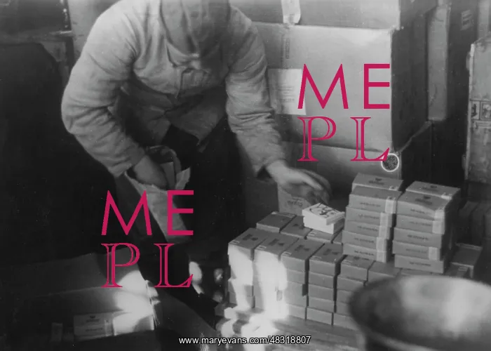 : Delivery of cigarettes - Eastern Front, 1941 : Delivery of cigarettes - Eastern Front, 1941