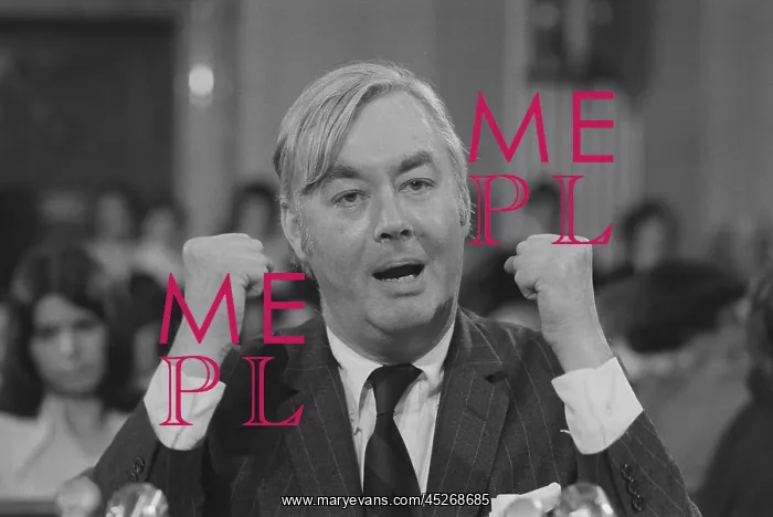 : Democratic Senator Daniel Moynihan speaking to : Democratic Senator Daniel Moynihan speaking to