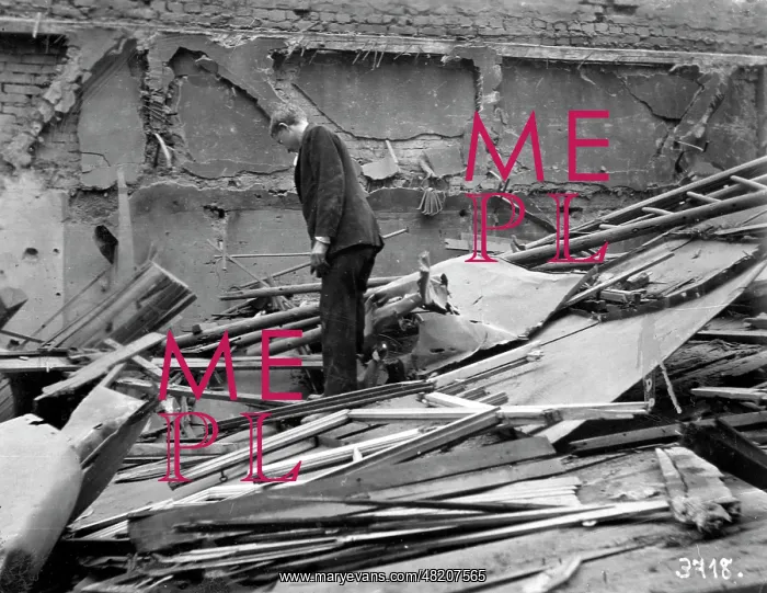 : Demolished plumbers workshop, 1918 : Demolished plumbers workshop, 1918