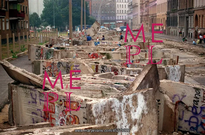 : Demolishion of Berlin Wall : Demolishion of Berlin Wall
