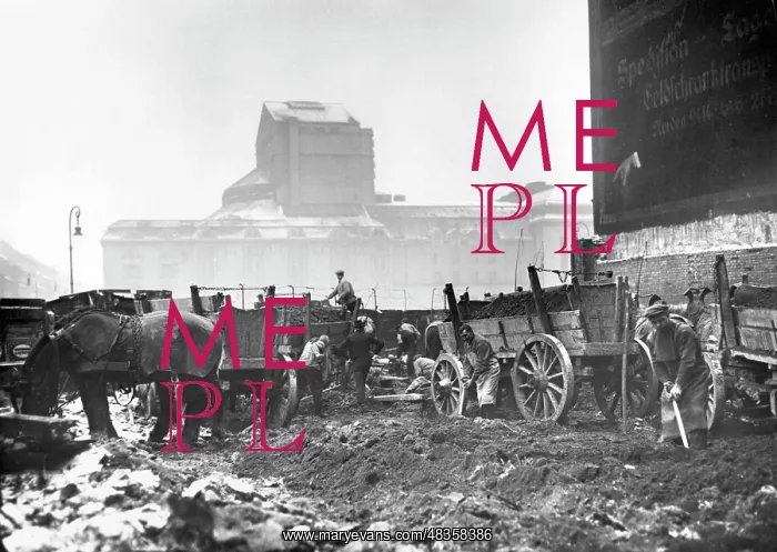 : Demolition of the barn quarter, 1928 : Demolition of the barn quarter, 1928