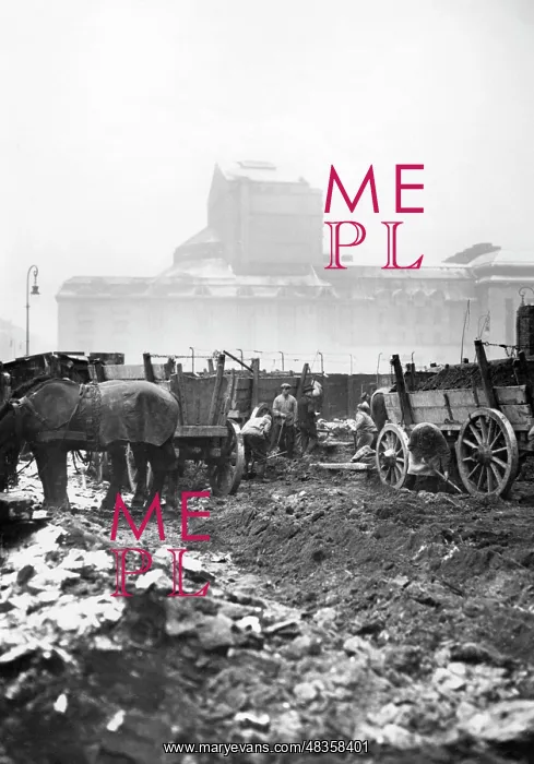 : Demolition of the barn quarter, 1928 : Demolition of the barn quarter, 1928