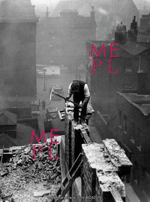 : Demolition of building, 1935 : Demolition of building, 1935