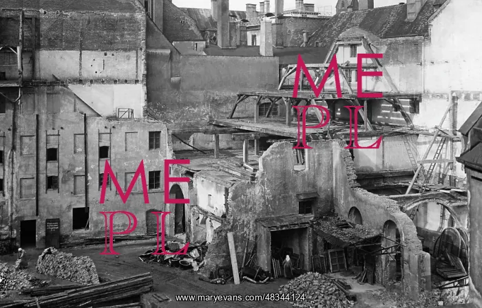 : Demolition of the building of Muenchner Neueste : Demolition of the building of Muenchner Neueste