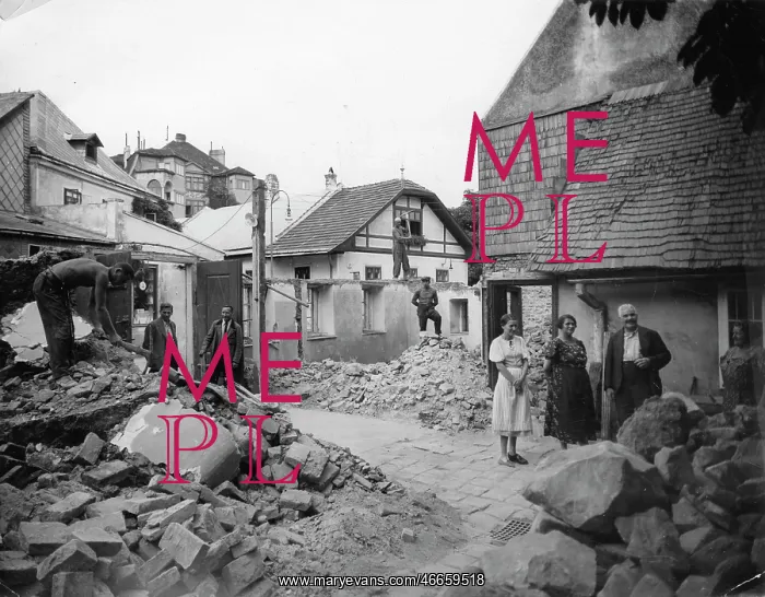 : Demolition of the house in the Sandgasse : Demolition of the house in the Sandgasse