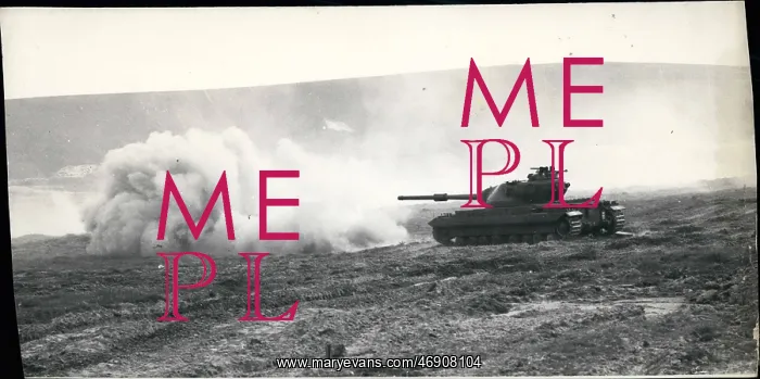 : Demonstration of Conqueror tank, Bovington, Dorset : Demonstration of Conqueror tank, Bovington, Dorset