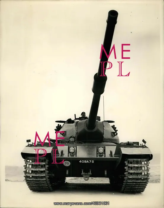 : Demonstration of Conqueror tank, Bovington, Dorset : Demonstration of Conqueror tank, Bovington, Dorset