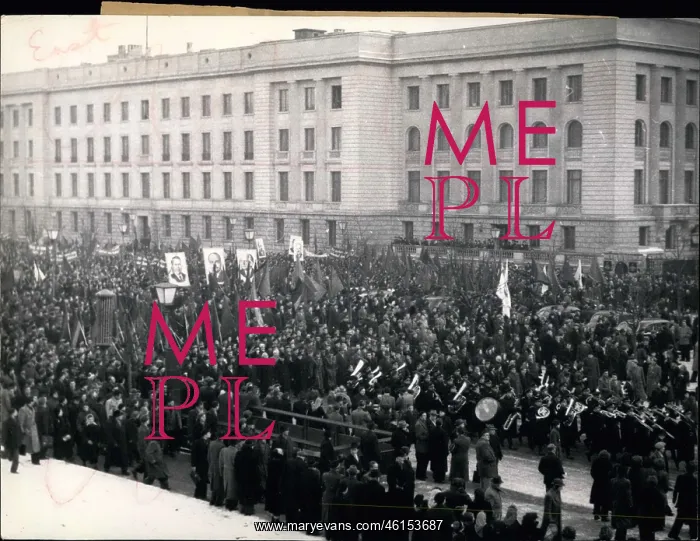 : Demonstration in East Berlin against consolidation : Demonstration in East Berlin against consolidation