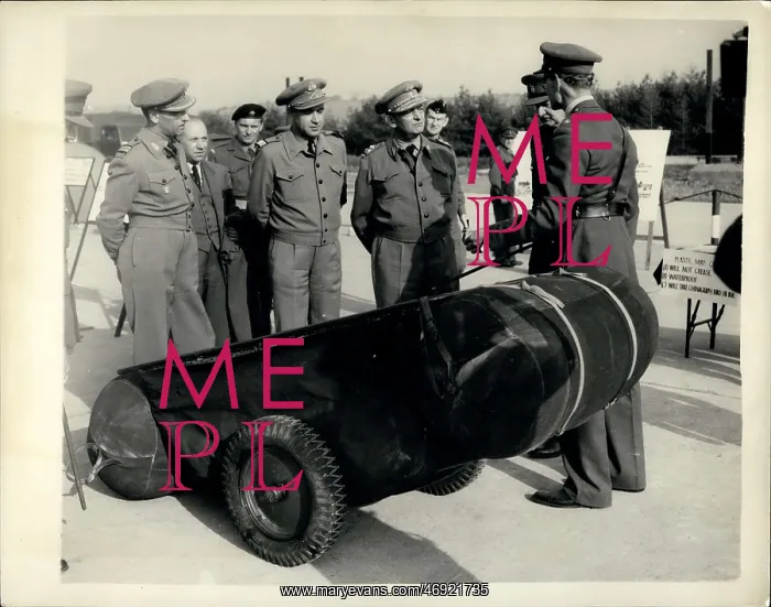 : Demonstration of equipment, School of Infantry, UK : Demonstration of equipment, School of Infantry, UK