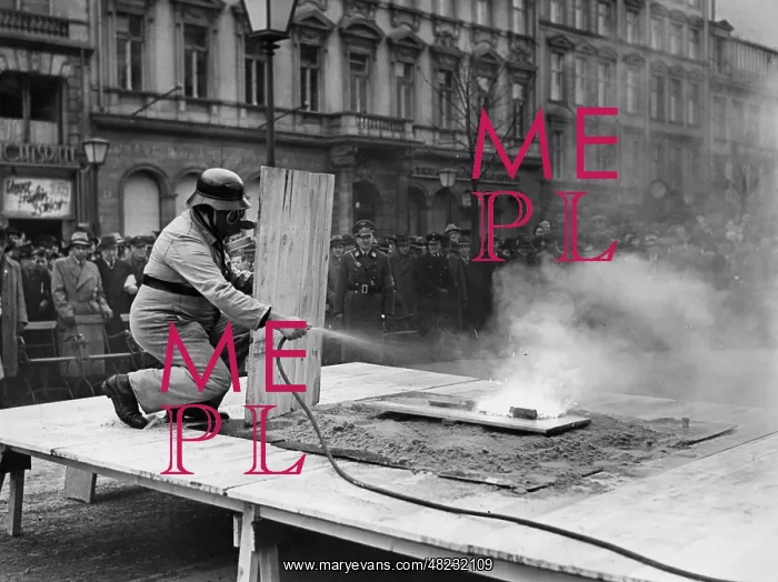 : Demonstration of extinguishing firebombs in Berlin, 1941 : Demonstration of extinguishing firebombs in Berlin, 1941