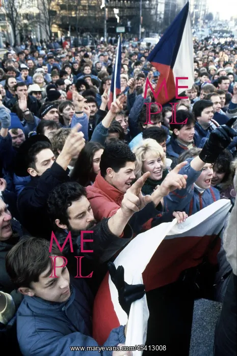 : Demonstration - flags - Wenceslas Square : Demonstration - flags - Wenceslas Square