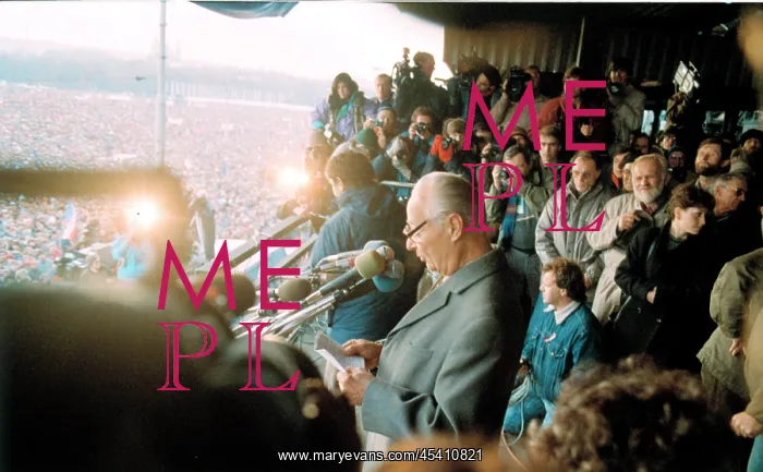 : Demonstration - Letna plain - Alexander Dubcek : Demonstration - Letna plain - Alexander Dubcek