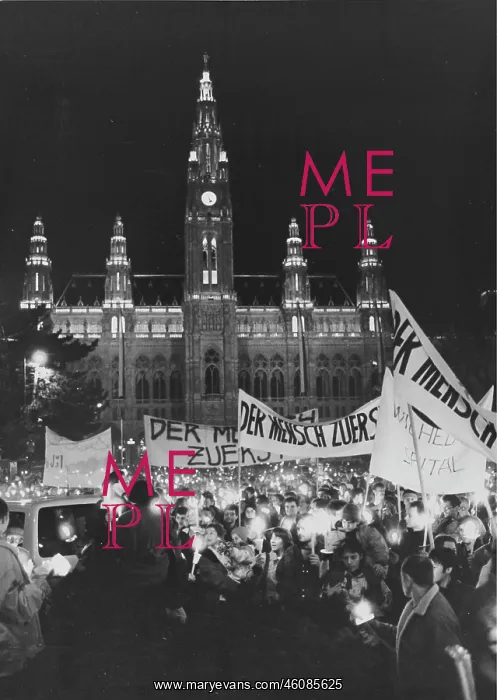 : Demonstration ('Lichtermeer') with 250, 000 participants : Demonstration ('Lichtermeer') with 250, 000 participants