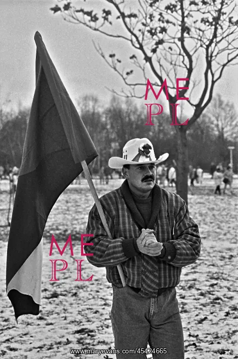 : Demonstration - man - flag - Letna : Demonstration - man - flag - Letna