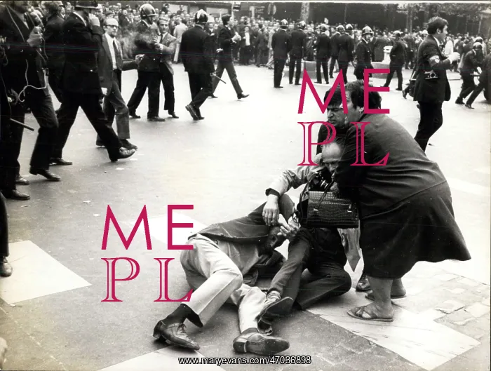 : Demonstration by merchants and artists, Paris : Demonstration by merchants and artists, Paris