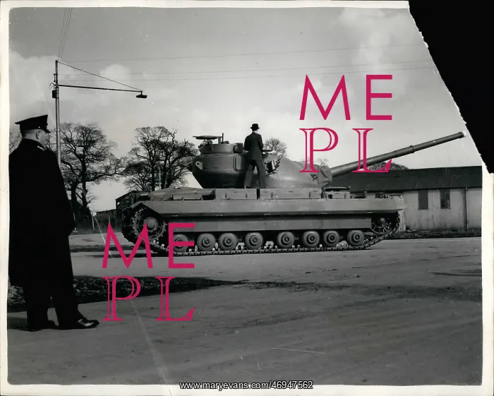 : Demonstration of new Conqueror tank, Leeds, Yorkshire : Demonstration of new Conqueror tank, Leeds, Yorkshire
