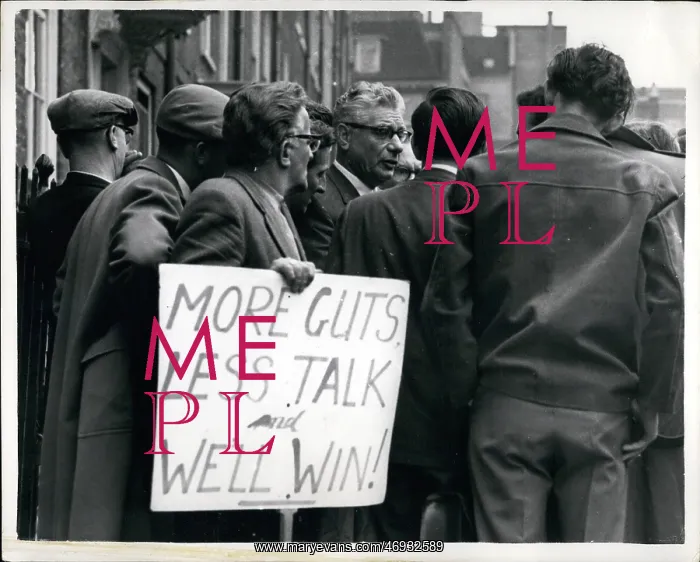 : Demonstration outside British Federation of Master Printers : Demonstration outside British Federation of Master Printers