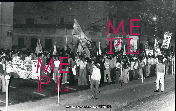 : Demonstration outside hotel of General Torrijos of Panama : Demonstration outside hotel of General Torrijos of Panama