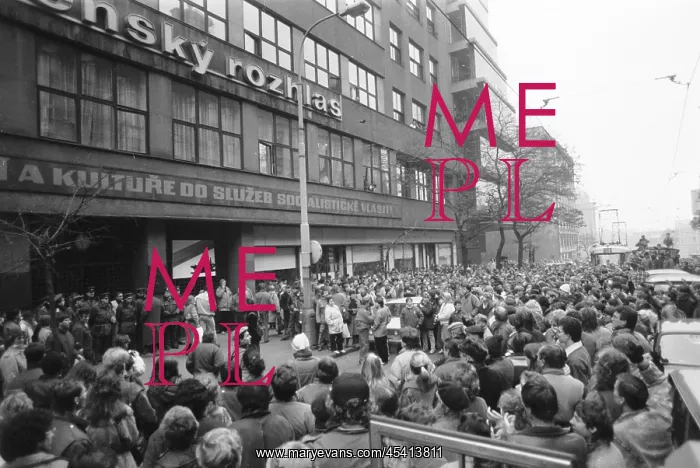 : Demonstration - protest - Czechoslovak Radio : Demonstration - protest - Czechoslovak Radio