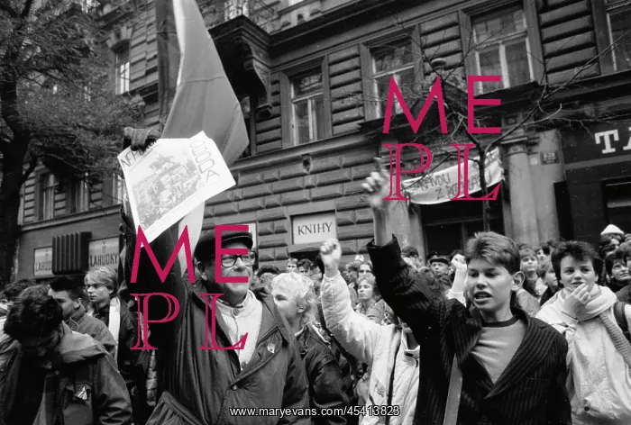 : Demonstration - protest - Czechoslovak Radio : Demonstration - protest - Czechoslovak Radio