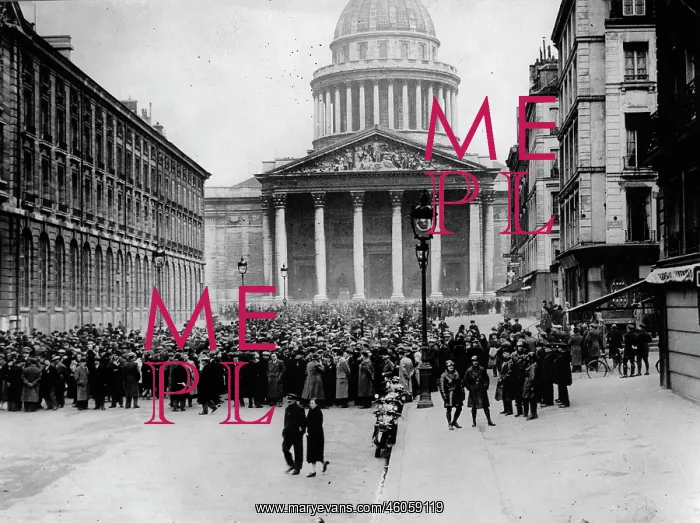 : Demonstration against royalists : Demonstration against royalists