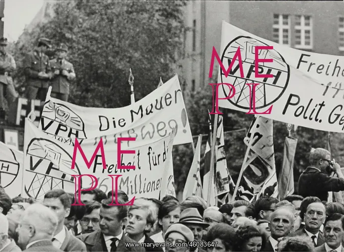 : Demonstration in the Rudolph Wilde Platz in Berlin-Schon : Demonstration in the Rudolph Wilde Platz in Berlin-Schon