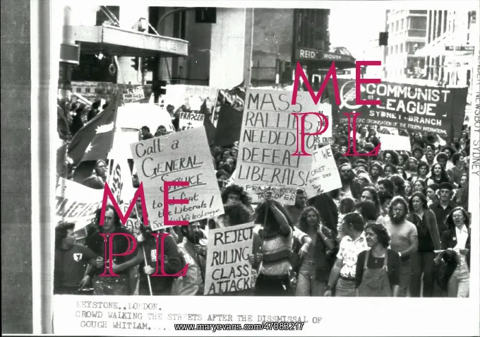 : Demonstration against sacking of Gough Whitlam, Sydney : Demonstration against sacking of Gough Whitlam, Sydney