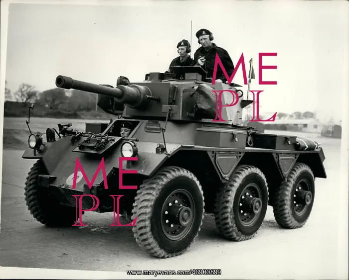 : Demonstration of Saladin armoured car, Bovington, Dorset : Demonstration of Saladin armoured car, Bovington, Dorset