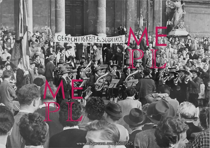 : Demonstration of South Tyroleans. About 1961 : Demonstration of South Tyroleans. About 1961